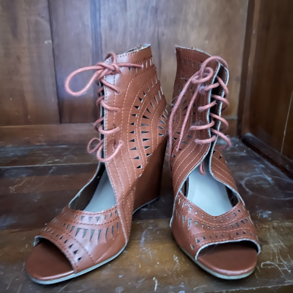 Rue 21 brown ankle boots. Size M 7/8